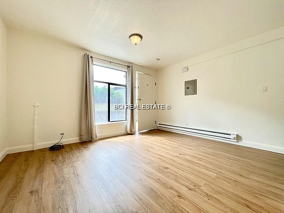 5th image of 465 Parker Ave