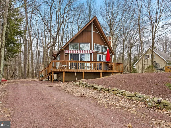 7751 Lake Shore Dr, Pocono Lake, PA 18347