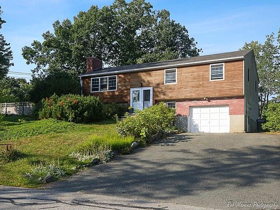 3rd image of 49 Longfellow Dr