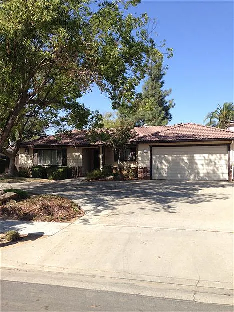 4460 W San Jose Ave photo 1