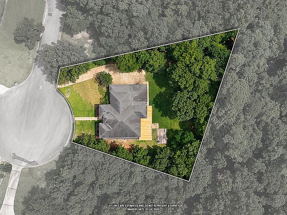 3rd image of 3418 Saint George Cir
