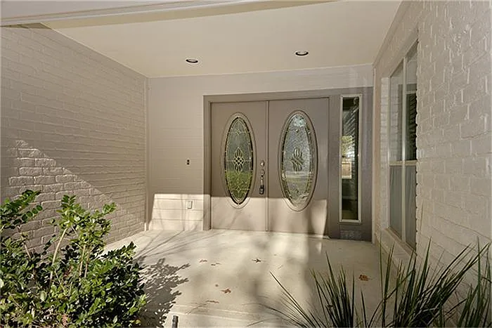 81 Yewleaf Dr — Photo 2