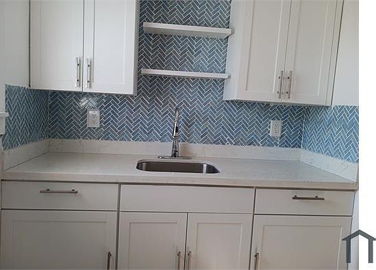 5th image of 900 Jefferson Ave APT 10