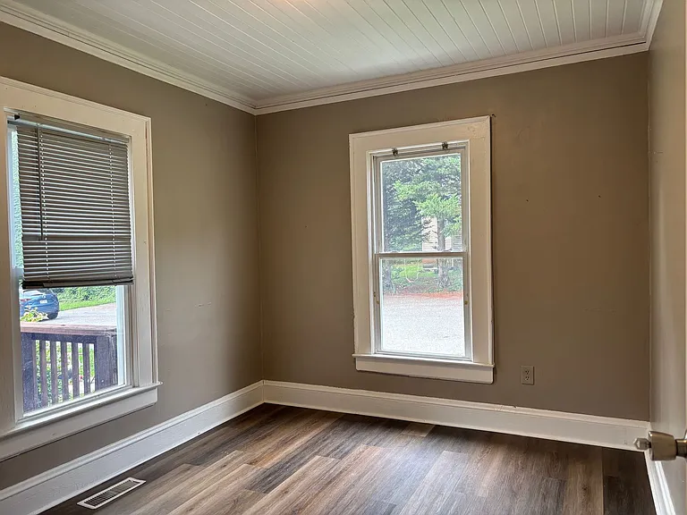 825 Dixon Ave — Photo 17