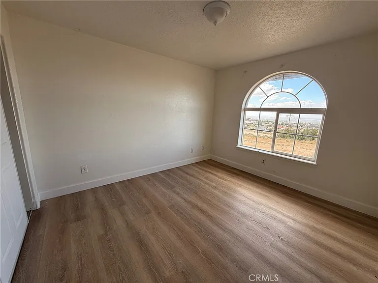 4315 Snowline Rd — Photo 2