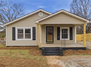 114 N Moore St, Duncan, SC 29334