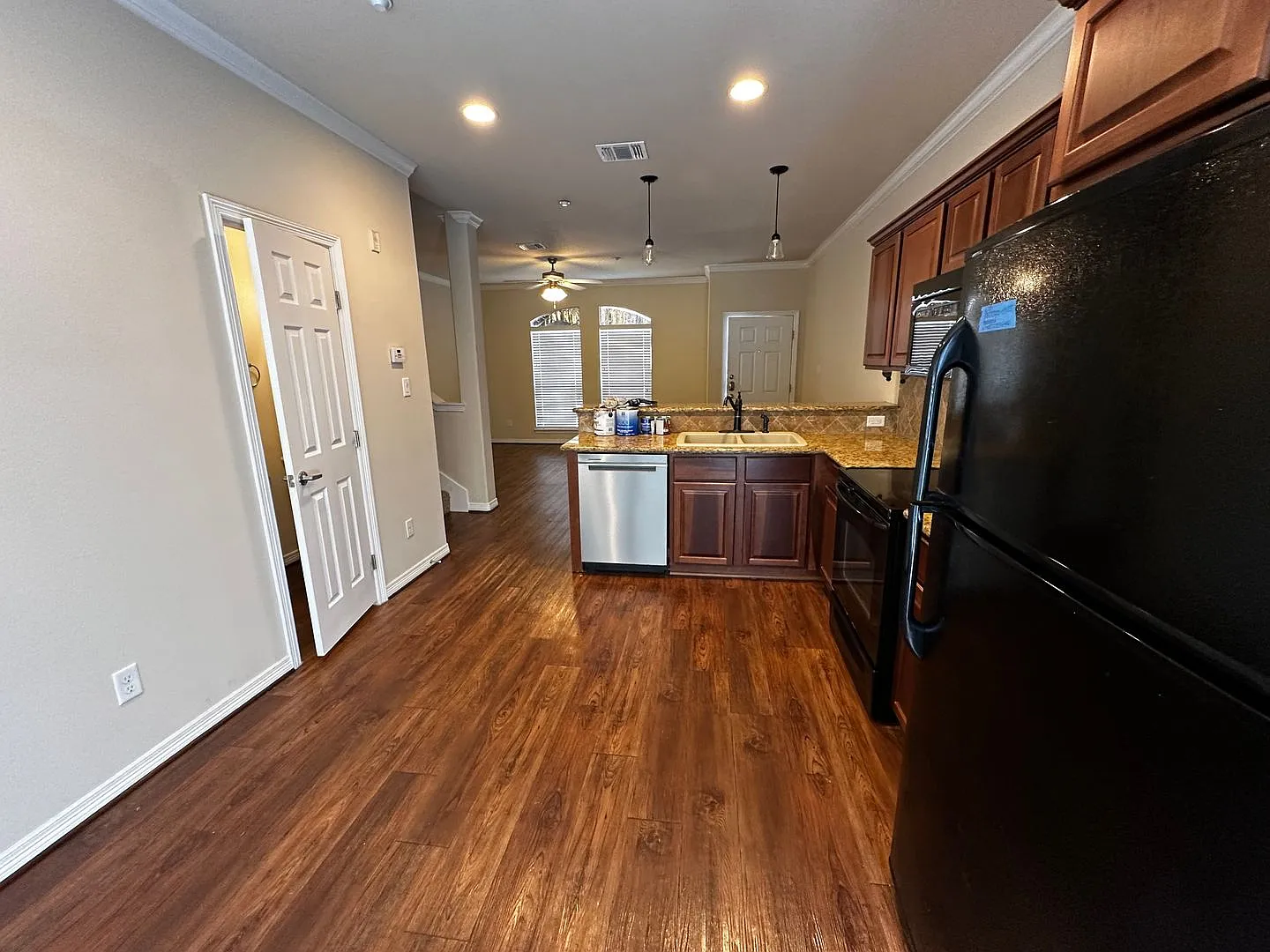 4 Bedroom 4.5 Bath Townhome in Gated Community — Photo 4