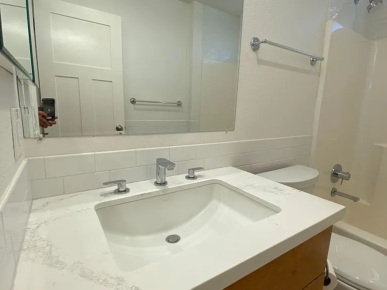 606B West St — Photo 16