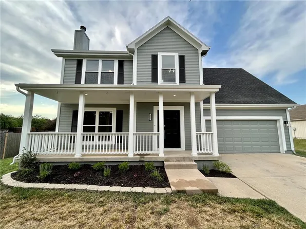 202 Thomas Dr, Louisburg, KS 66053