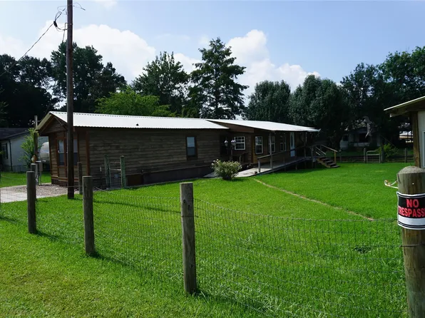 8989 Gladewood St, Willis, TX 77318