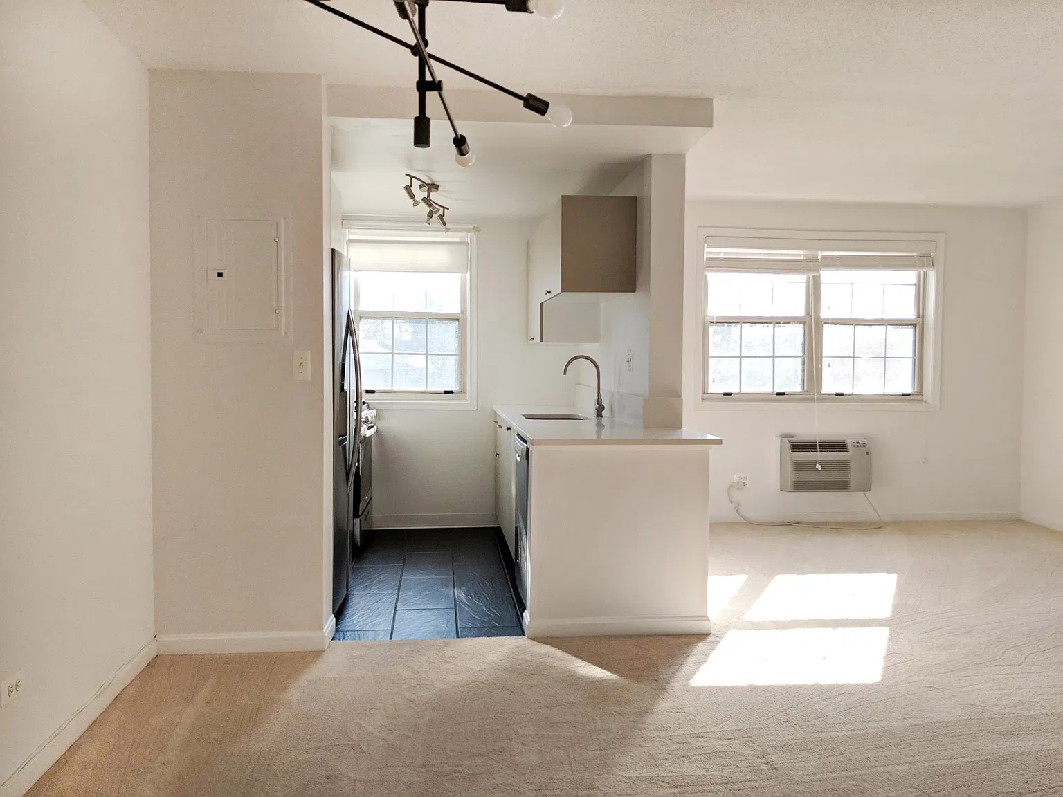 4364 N Pershing Dr — Photo 2