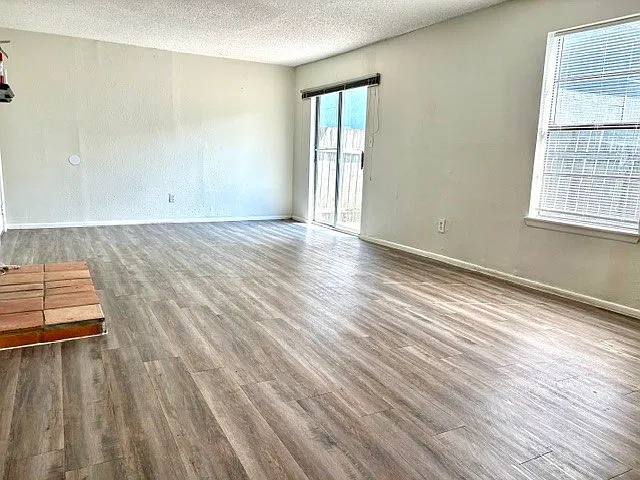 4218 Calallen Dr — Photo 3