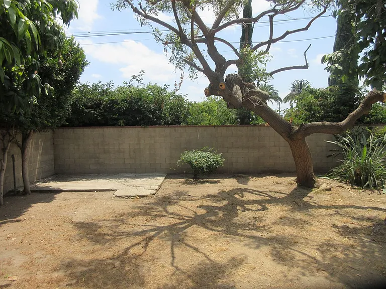 1116 N O'Melveny Ave — Photo 18