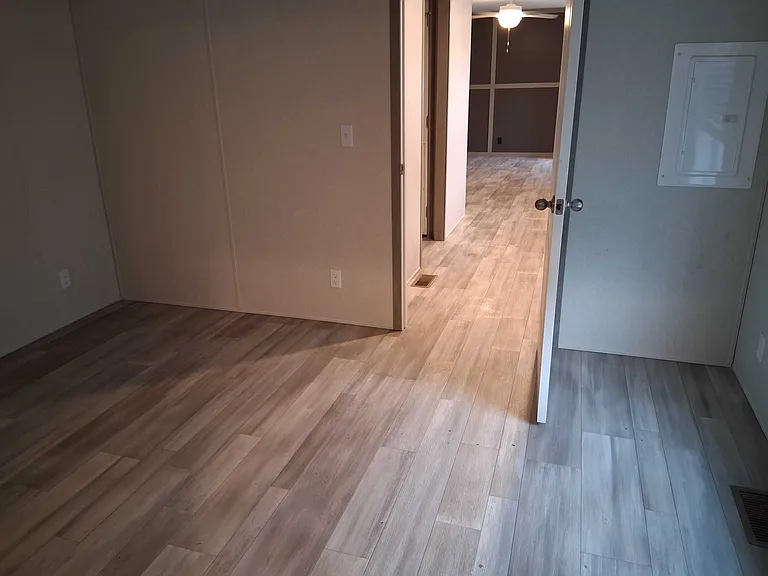 1713 Pella Ave — Photo 6