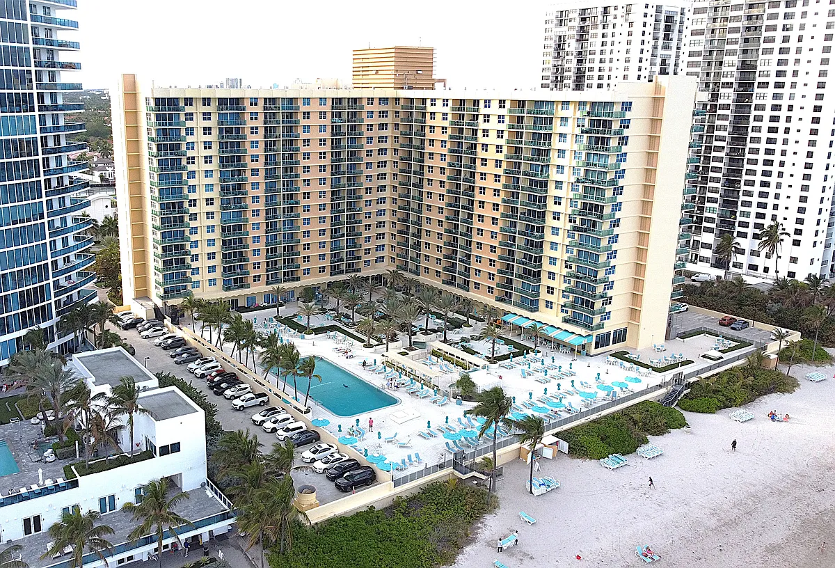 Building Photo - 2501 S Ocean Dr #1021
