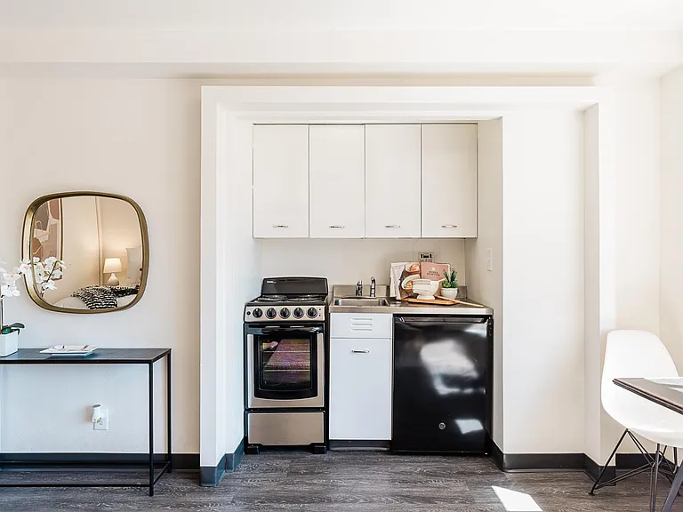 Portland Towers Apartments — Photo 23