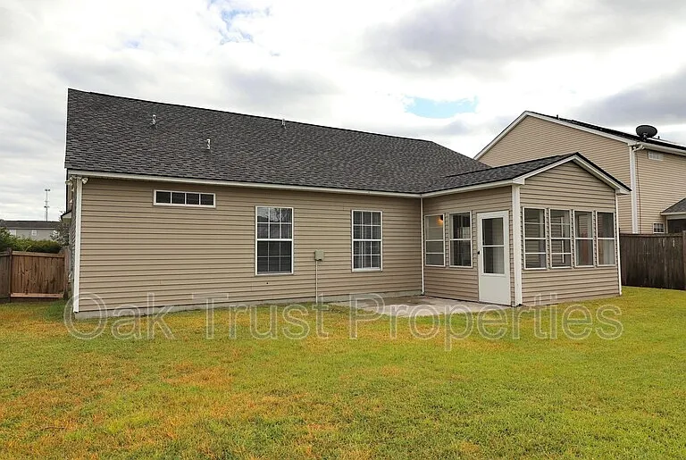 538 Holiday Dr — Photo 21