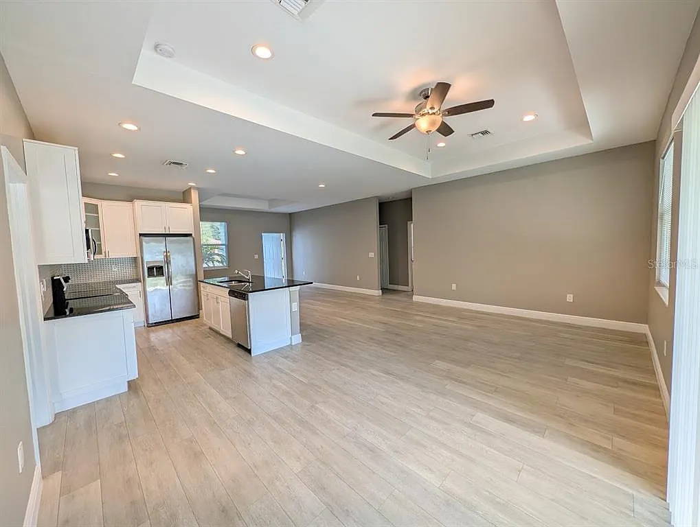 3 bed, 2.0 bath, 1516 sqft, $1,995 — Photo 4