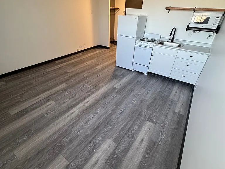 The McCoy at 8035 Apartments - Clive — Photo 22