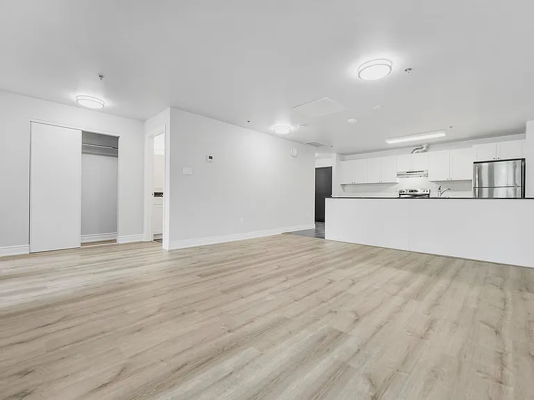 205 Oxford St E — Photo 14