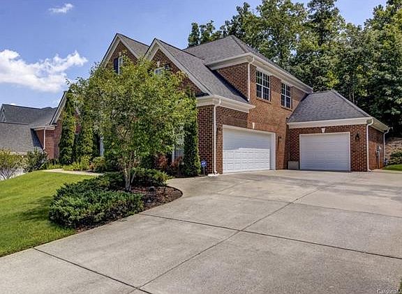 2nd image of 528 Willow Brook Dr