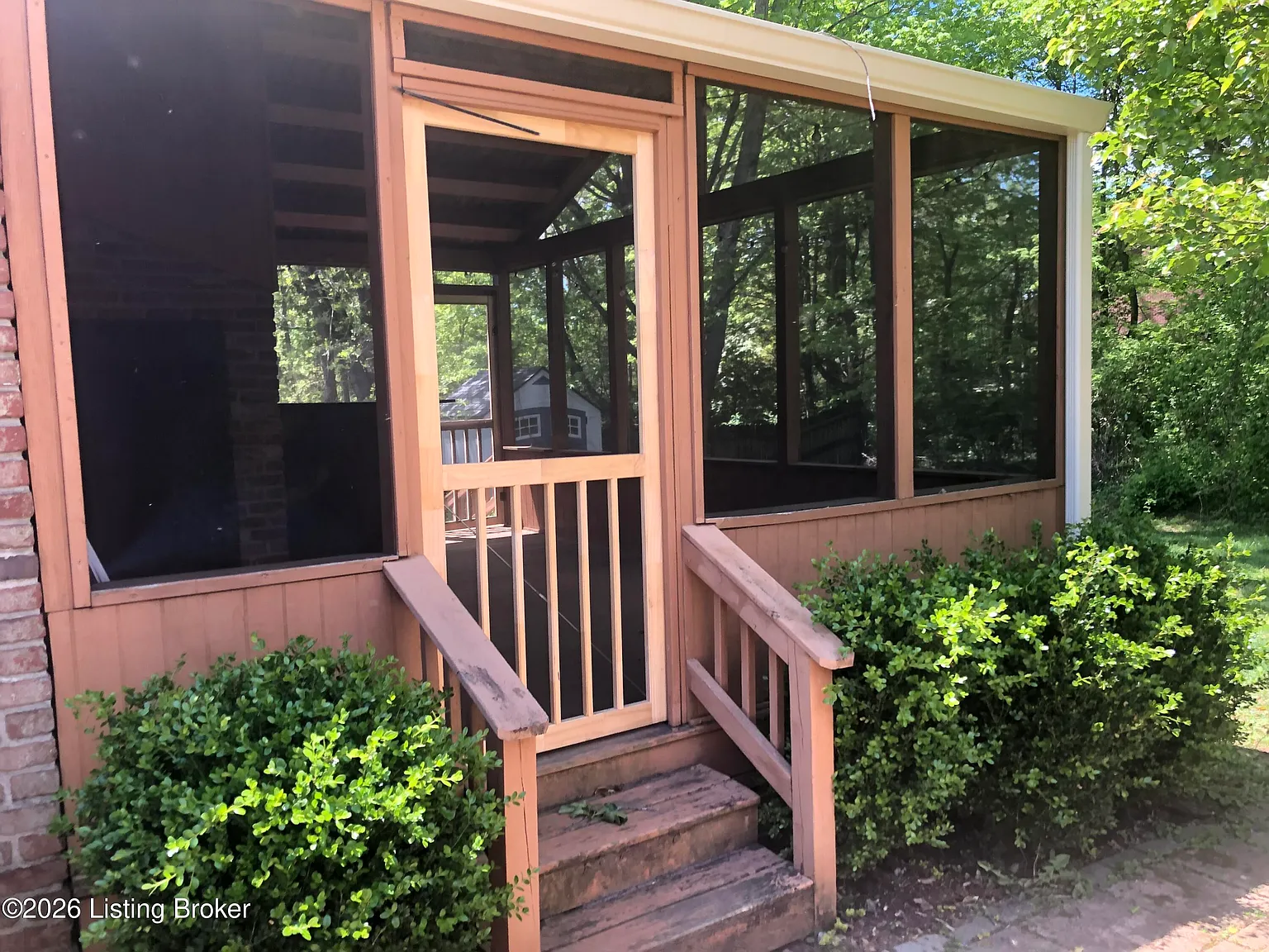 3 bed, 1.0 bath, 1050 sqft, $1,650 — Photo 3