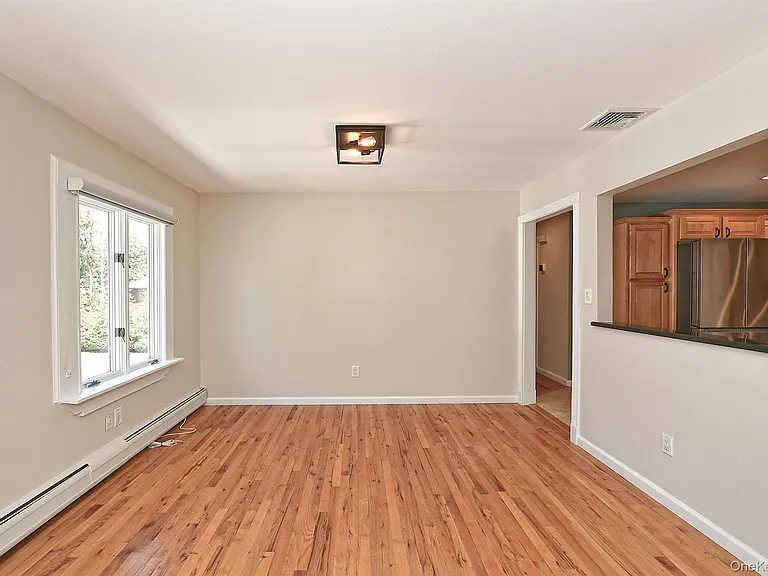 44 Derby Ave — Photo 8