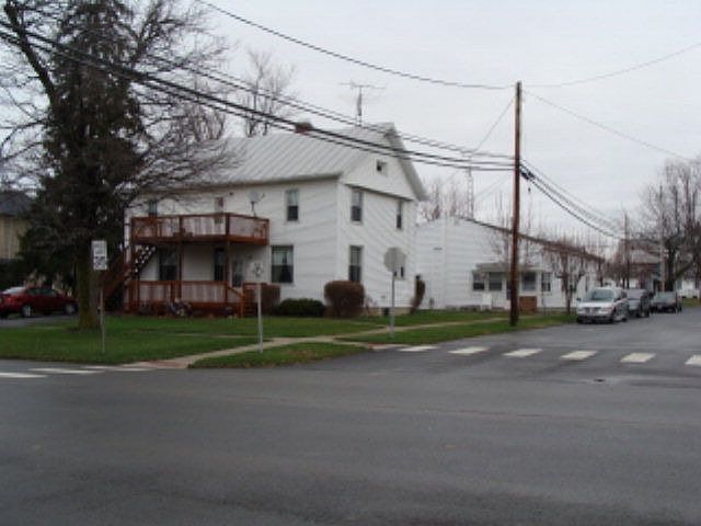 2nd image of 101 N Main St