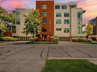 100 N Center St Unit 401, Royal Oak, MI 48067
