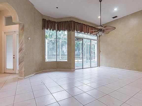 5th image of 10891 Fairmont Village Dr
