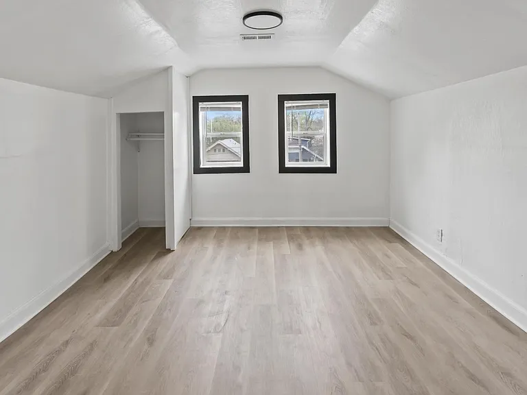 5408 Woodland Ave — Photo 8
