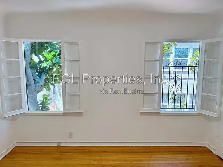 1016 1/2 S Crescent Heights Blvd — Photo 13