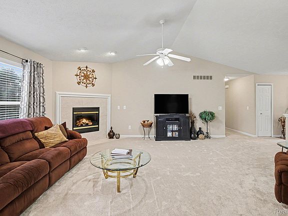 5th image of 395 Haystack Dr