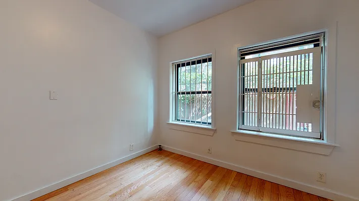 Rented by Bond New York | media 23