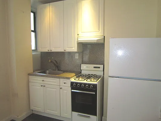 Rented by City Connections Realty | media 18