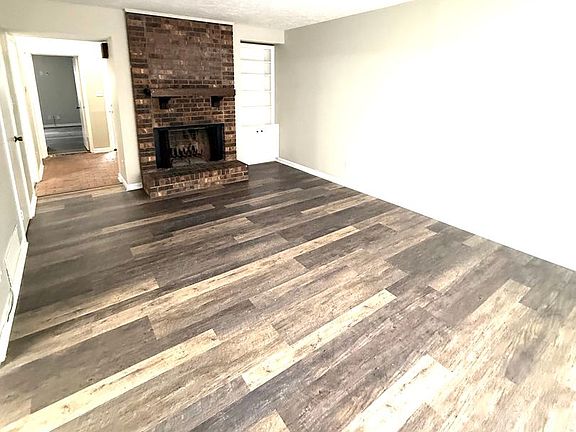 3rd image of 2060 Rexford Rd