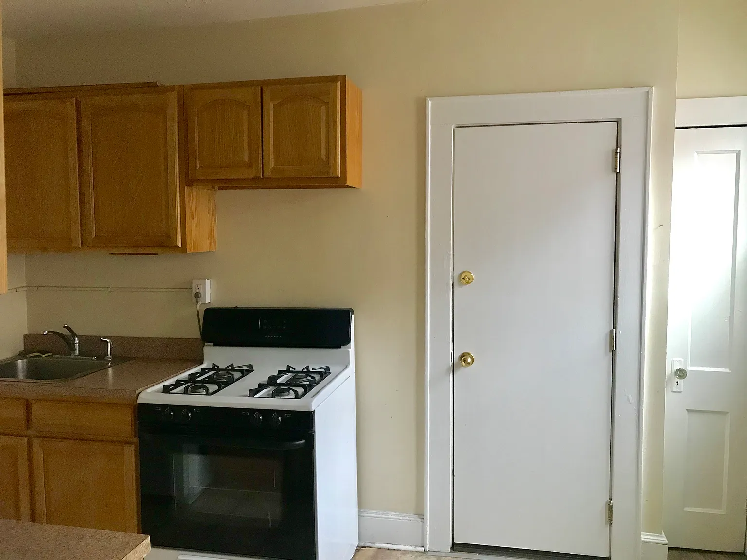 804 Farmington Ave — Photo 3