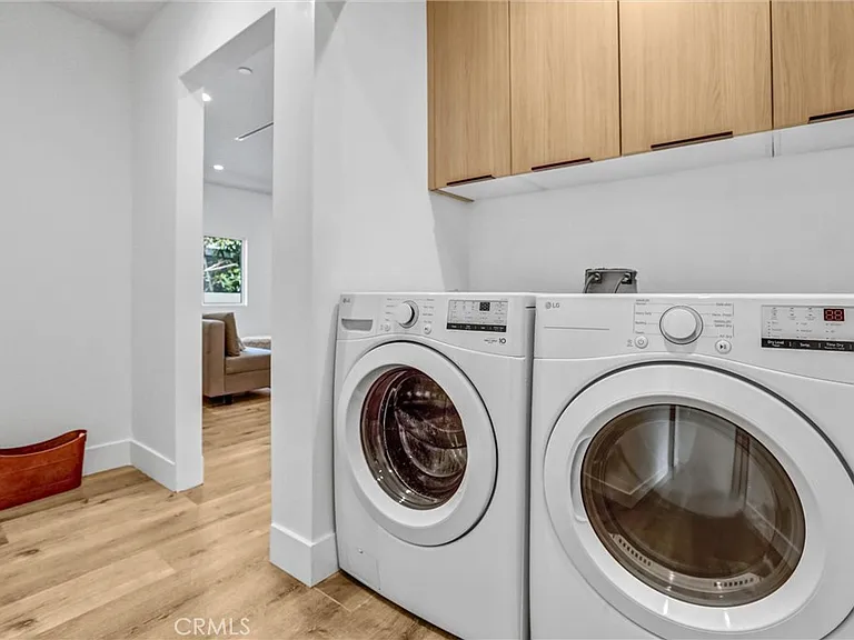 6900 Corbin Ave — Photo 12