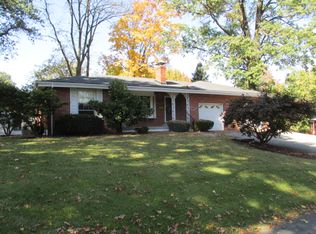 28 Spring Dr, Florissant, MO 63031