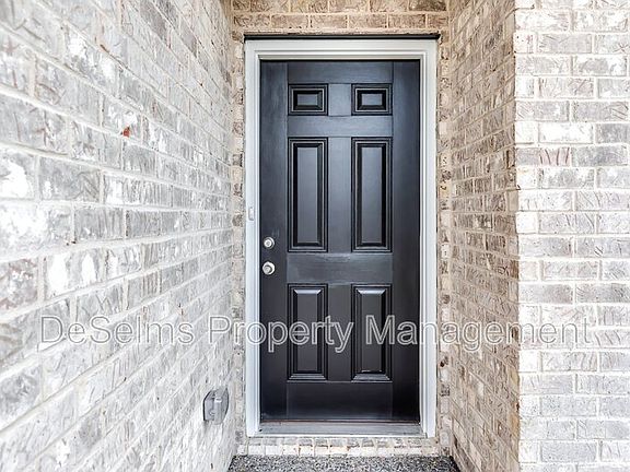 5th image of 1024 Hillbrook Dr