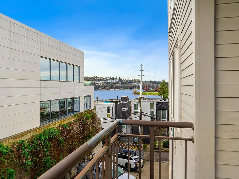 Remi Apartments — Photo 68