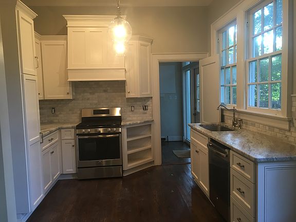 2nd image of 939 Park Ave