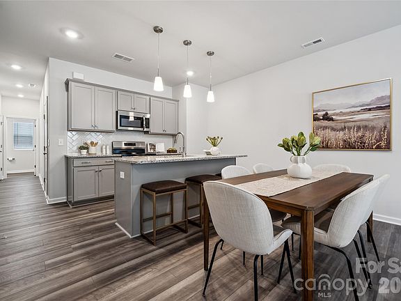 2nd image of 3021 Kingsfield Rd #50