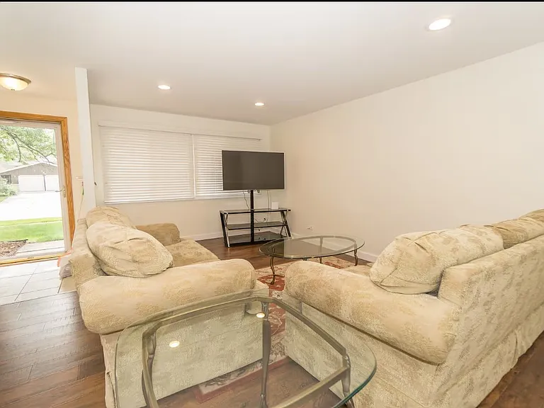 117 Andrew Ln — Photo 2