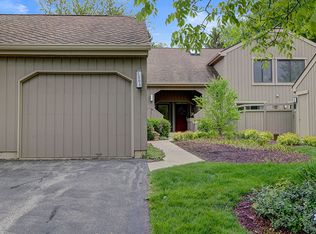 1305 Oak Hill Rd APT A, Lake Barrington, IL 60010