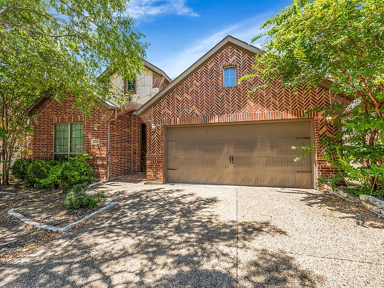 1721 Medina Ln — Photo 1