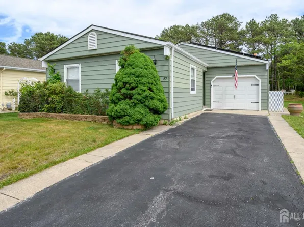 87 Chesterfield Ln, Toms River, NJ 08757
