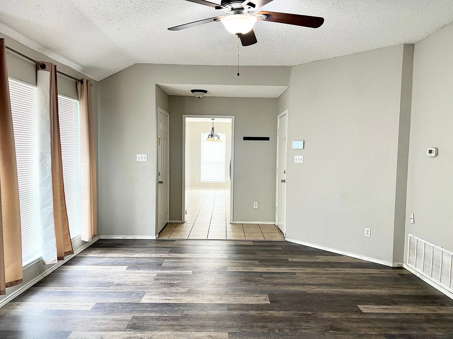 3 bed, 1433 sqft, $1,950 — Photo 3