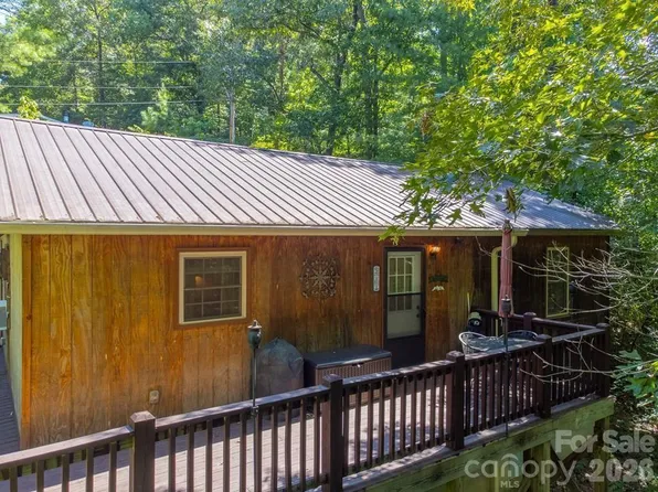 116 Keepsake Ln, Whittier, NC 28789