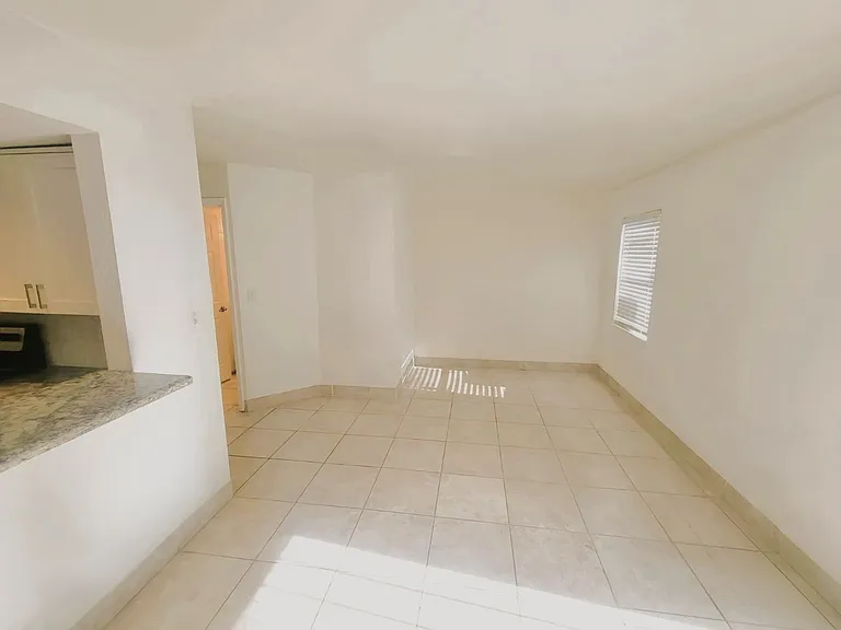 20758 SW 83rd Ave — Photo 3